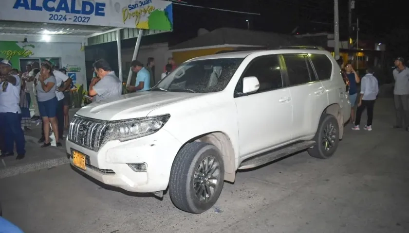 La camioneta del candidato Moisés Daza fue baleada.