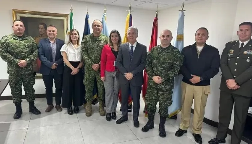 Reunión del Viceministro  de Defensa para las Políticas de Defensa y Seguridad, Alberto Lara, con mandos militares para la creación de los nuevos Gaulas.