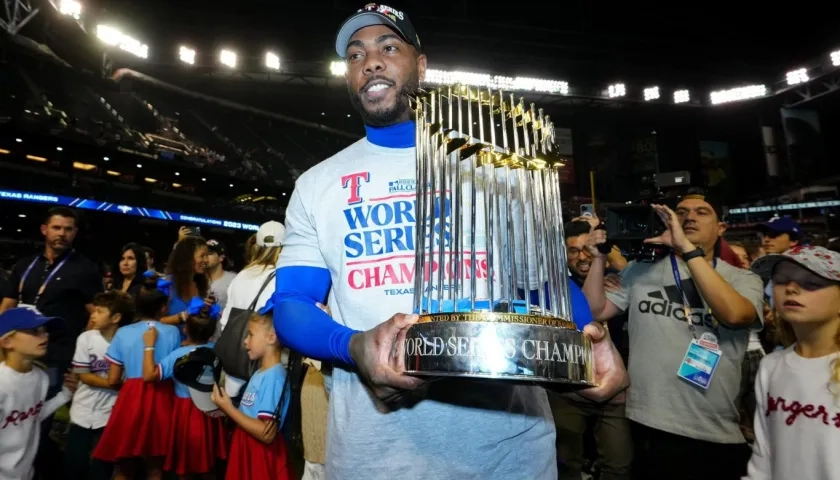 El lanzador Aroldis Chapman fue campeón de la Serie Mundial de 2023 con los Rangers de Texas. 