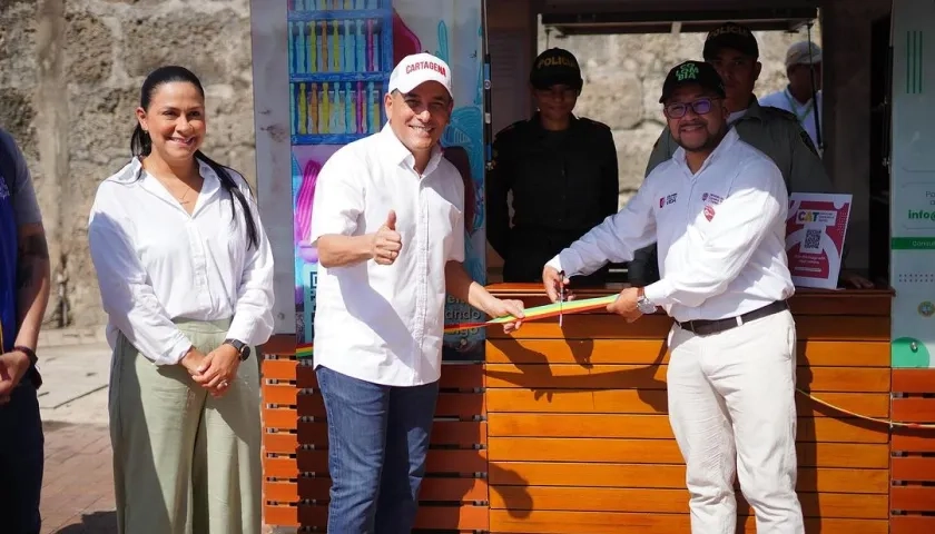 Dumek Turbay, alcalde de Cartagena, en la apertura de uno de los Centros de Atención al Turista