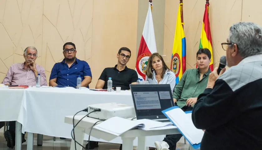 Eduardo Verano, Plino Cedeño, José Luque y los diputados Lourdes López y Camilo Torres