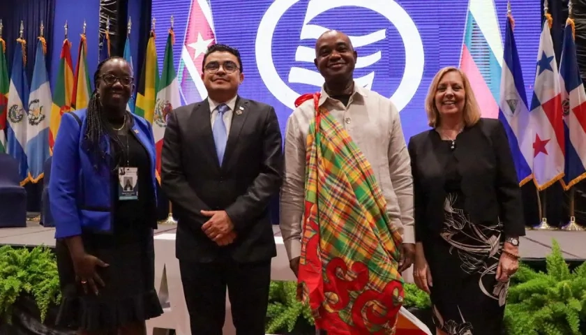 El canciller Luis Gilberto Murillo en la Reunión de la Asociación de Estados del Caribe en Surinam.