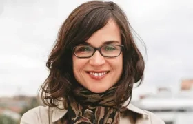 La escritora Carolina Sanín.