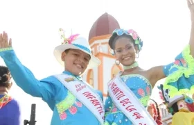 Samuel Quintero y Laura Ospino reyes infantiles del Carnaval de la 44.