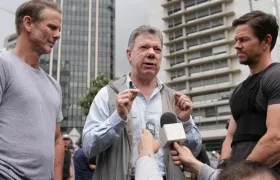 El Presidente Santos con el actor Mark Wahlberg y el director Peter Berg.