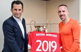 El director deportivo del Bayern, Hasan Salihamidzic y Frank Ribery.