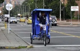 En varias ciudades de Colombia los bicitaxis son una opción para los ciudadanos.