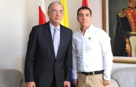 El rector (e) Jorge Restrepo con el Gobernador Eduardo Verano.