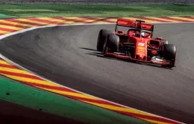 Sebastian Vettel, abordo de su monoplaza. 