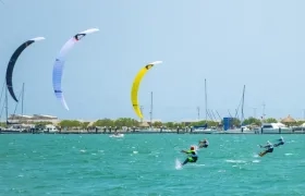 Competencias de kite en las playas del Atlántico. 