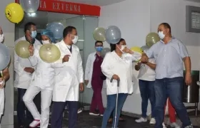 El Alcalde Roberto Celedón acompañando la protesta en el Hospital.