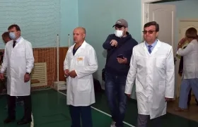 Médicos del Hospital de Urgencias Nº 1 de Omsk (Siberia), donde es atendido  Alexéi Navalni.