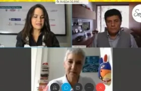 Rueda de prensa de Sabor Barranquilla. En la foto, la periodista Grace Gómez, Andrés Gómez, de Corferia, y Patricia Maestre, organizadora.