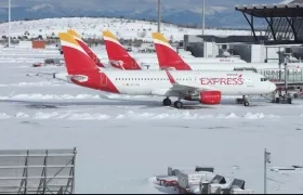 Aeronaves esperando el reinicio de operaciones en el aeropuerto de Madrid.