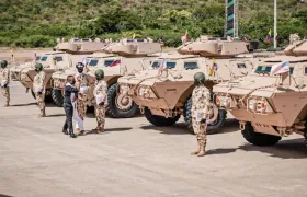 Estados Unidos entregó 20 vehículos ASV-M1117 al Ejército de Colombia.