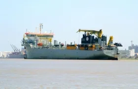 La draga 'Bartolomeu Dias' en el puerto de Barranquilla.