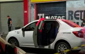 Taxi en el que quedaron los cuerpos de los dos colombianos en Sao Paulo.