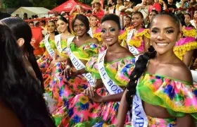 Varias de las candidatas de los barrios de Cartagena que aspiran al título de Reina de la Independencia.