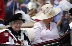 Reina Isabel II y Camilla Parker.