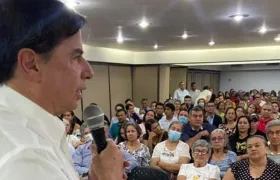 Juan Fernando Cristo en el lanzamiento de su partido político En Marcha.