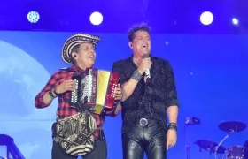 Carlos Vives y Egidio Cuadrado durante su actuación en el Festival Vallenato.