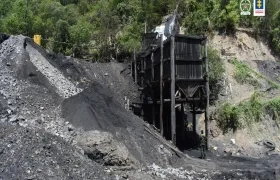 Red criminal señalada de explotar carbón.