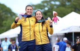 Gabriela Bolle y Mariana Pajón, plata y oro en el BMX femenino.