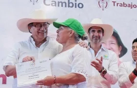  El Presidente Petro entregó a mujeres y jóvenes rurales de Pitalito (Huila) créditos del Banco Agrario para para fortalecer la economía popular