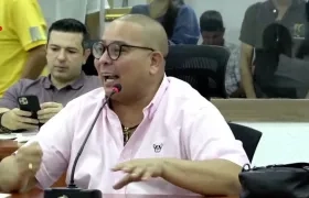 Juan Carlos Ospino, concejal de Barranquilla, fue aplaudido por sus colegas tras 16 años en la corporación
