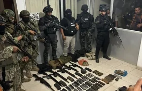 Las armas halladas en un inmueble por mascacre en Ecuador