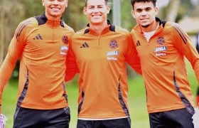 Richard Ríos, James Rodríguez y Luis Díaz durante el entrenamiento de este martes. 