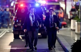 Policías de Sídney en las afueras del centro comercial en el que ocurrió la tragedia