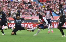 El gol de Carlos Bacca para el 3-1 ante Deportivo Pereira, tras la derrota del equipo tiburón este domingo en el Metropolitano