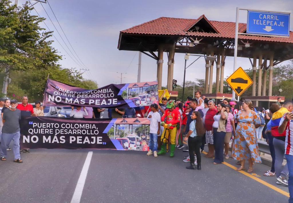 Bloqueo en el peaje Papiros.