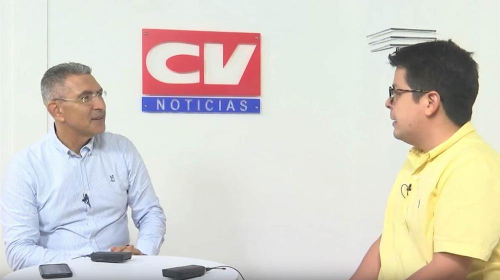 Jorge Cura en entrevista con Alfonso De La Cruz profesor universitario