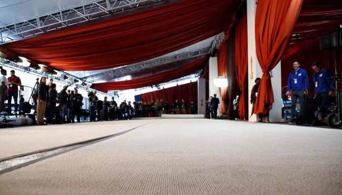 La alfombra champán por donde desfilarán las estrellas de Hollywood ya está lista.