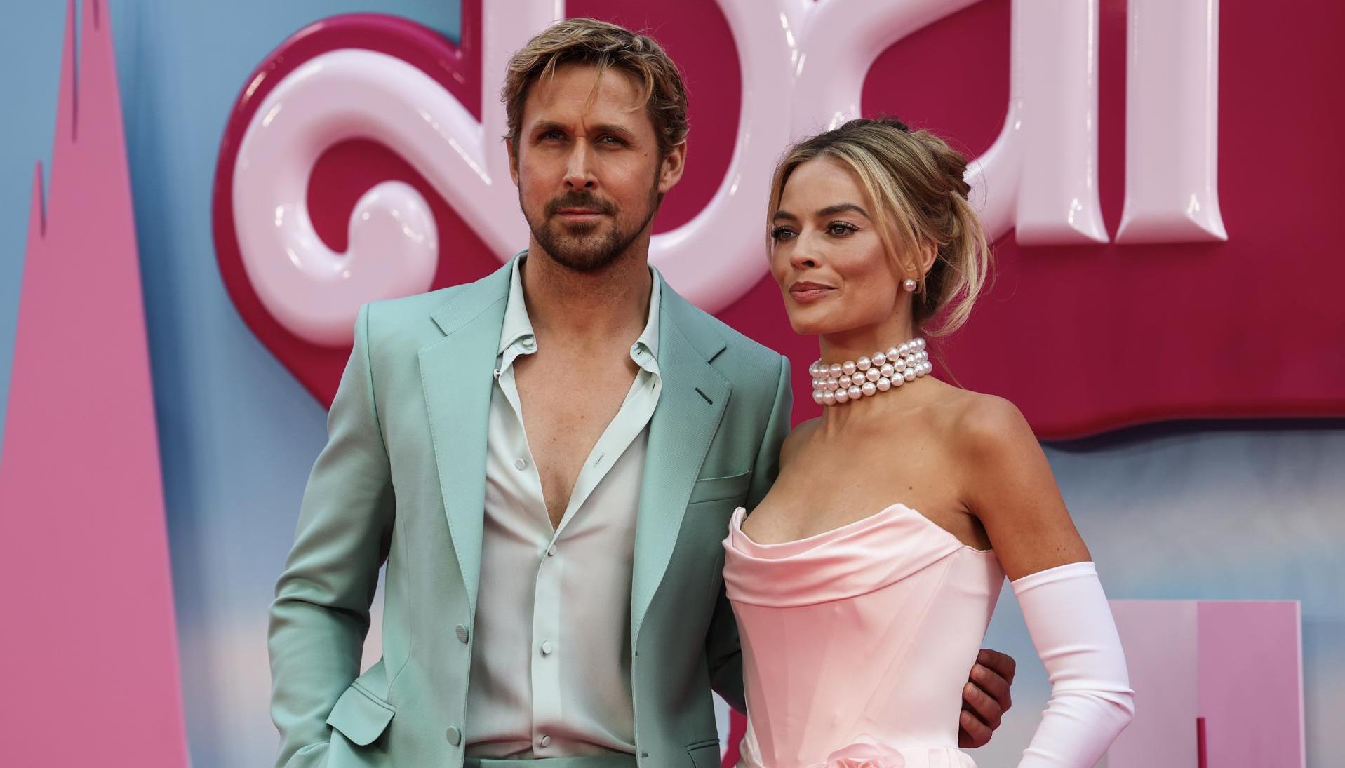 El actor canadiense Ryan Gosling (i) y la actriz australiana Margot Robbie, protagonistas de la película 'Barbie'.