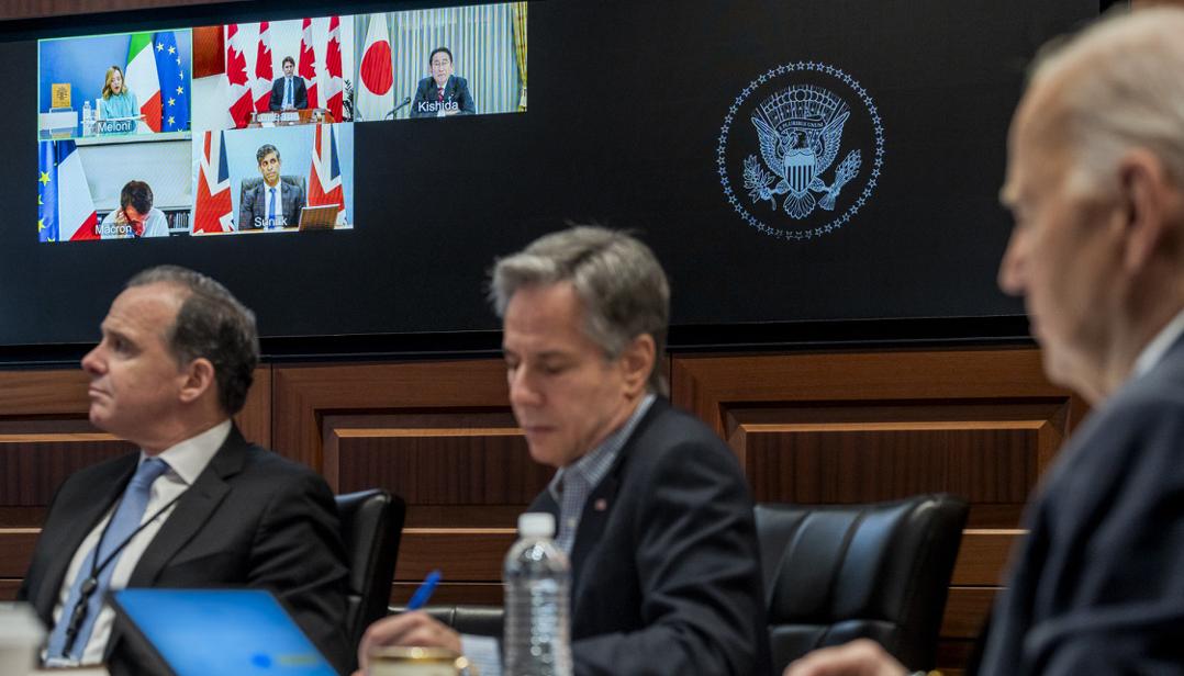 Presidente de Estados Unidos Joe Biden hablando con líderes del G7.