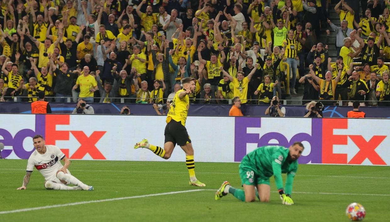 Niclas Fullkrug inicia su festejo tras marcar el gol que le dio la victoria al Dortmund sobre el PSG.