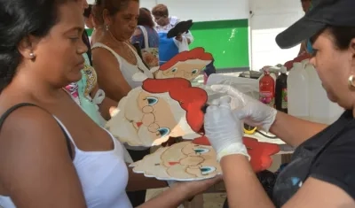 Mujeres del programa ‘De la mano con la Primera’, capacitadas en artesanías en Casas de Cultura