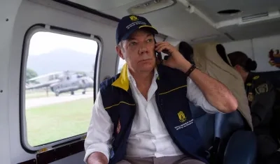 Juan Manuel Santos, presidente, en un sobrevuelo a Corinto, Cauca.