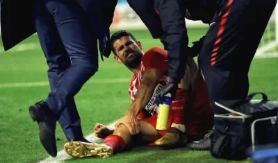 Diego Costa sufrió un duro golpe durante el partido. 