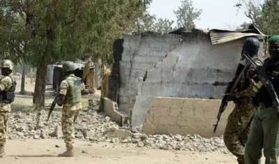 Militares nigerianos tratan de hacer frente a los ataques.