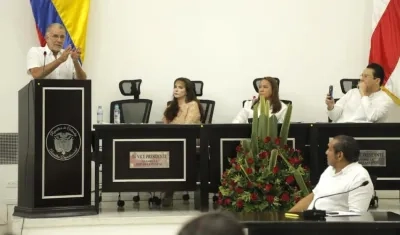 El Gobernador Eduardo Verano De la Rosa, instalando el nuevo período de sesiones de la Asamblea.