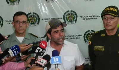 El director de la Dijin, mayor general Jorge Luis Vargas; el Alcalde Alejandro Char y el comandante de la Policía Metropolitana, general Mariano Botero.