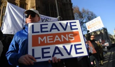 Activistas pro "brexit" se manifiestan en el centro de Londres.