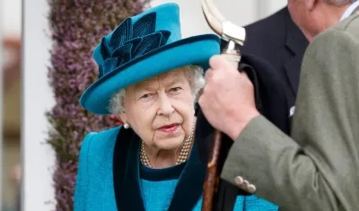 La Reina Isabel II llegando a un acto.