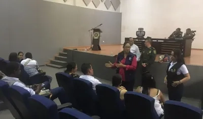 Recibieron una charla en el comando de la Policía.