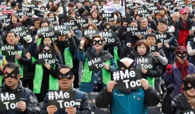 Miles de surcoreanas protestando.