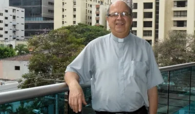 Padre Rector Gabriel Jaime Pérez.